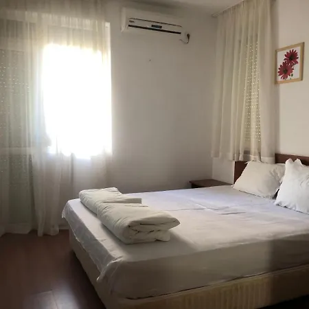 Two Bedroom Suny In Sunny Apartment *