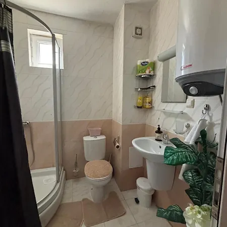 Two Bedroom Suny In Sunny Apartment