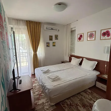 Two Bedroom Suny In Sunny Appartement